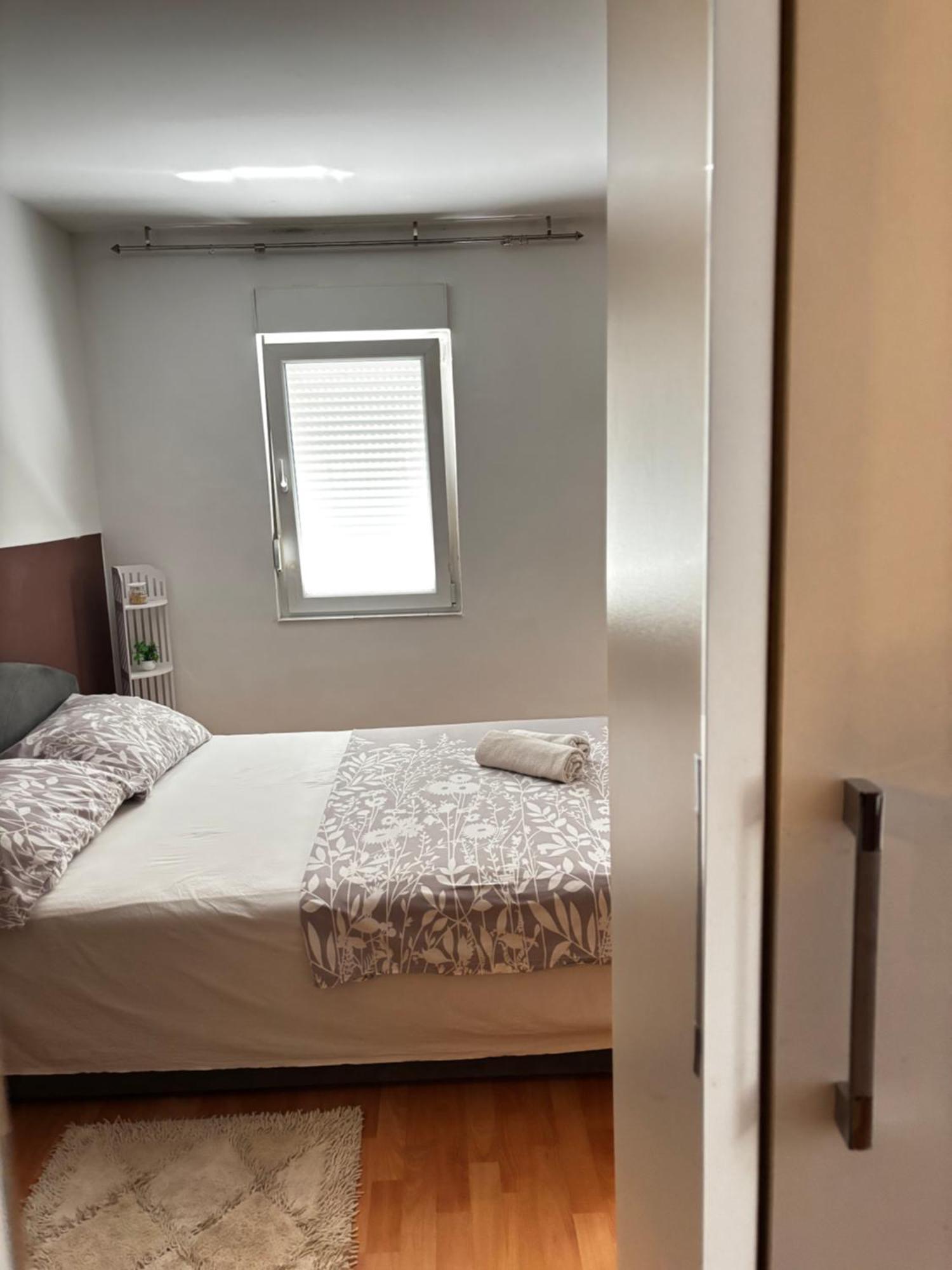 Apartman Esra *