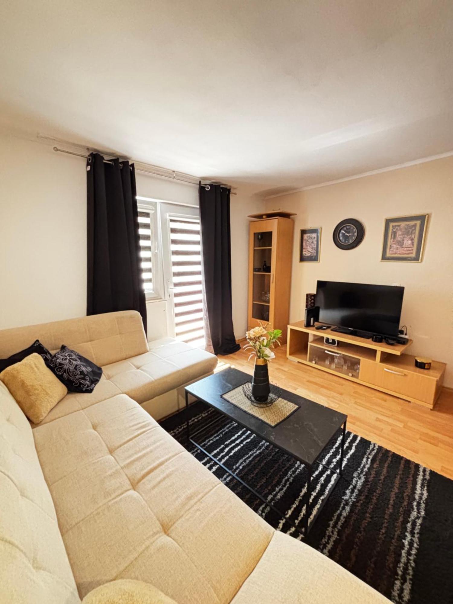 Esra Apartman